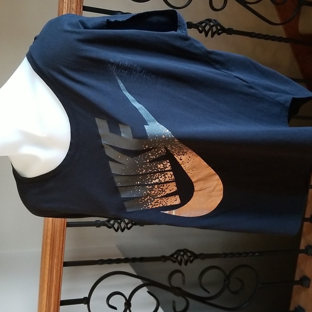 Nike Top - Picture 2 of 6